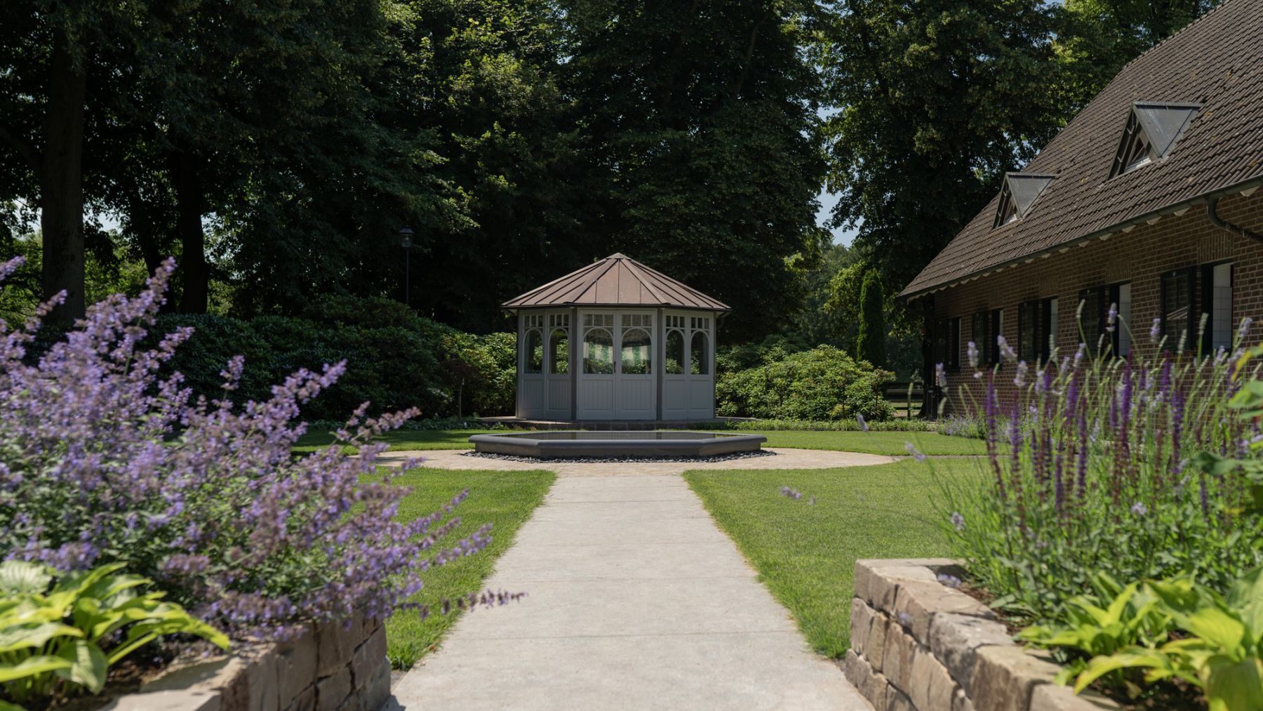 2.3 Harmonischer Landhausgarten - ein Rückzugsort mitten in der Natur in Barlo