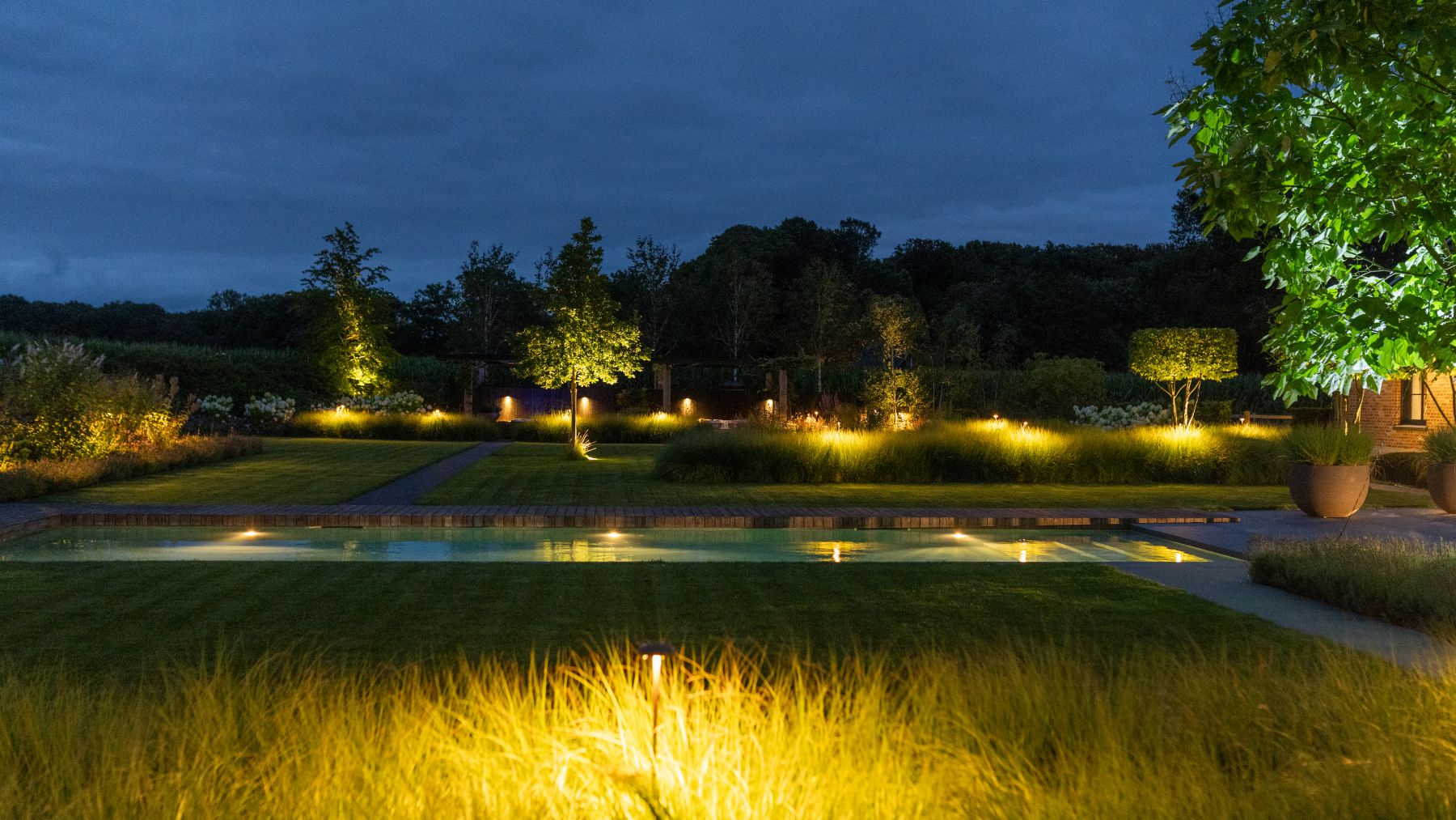 8.2 Luxuriöser Minimalismus mit Pool in der modernen Landhausidylle in Bocholt