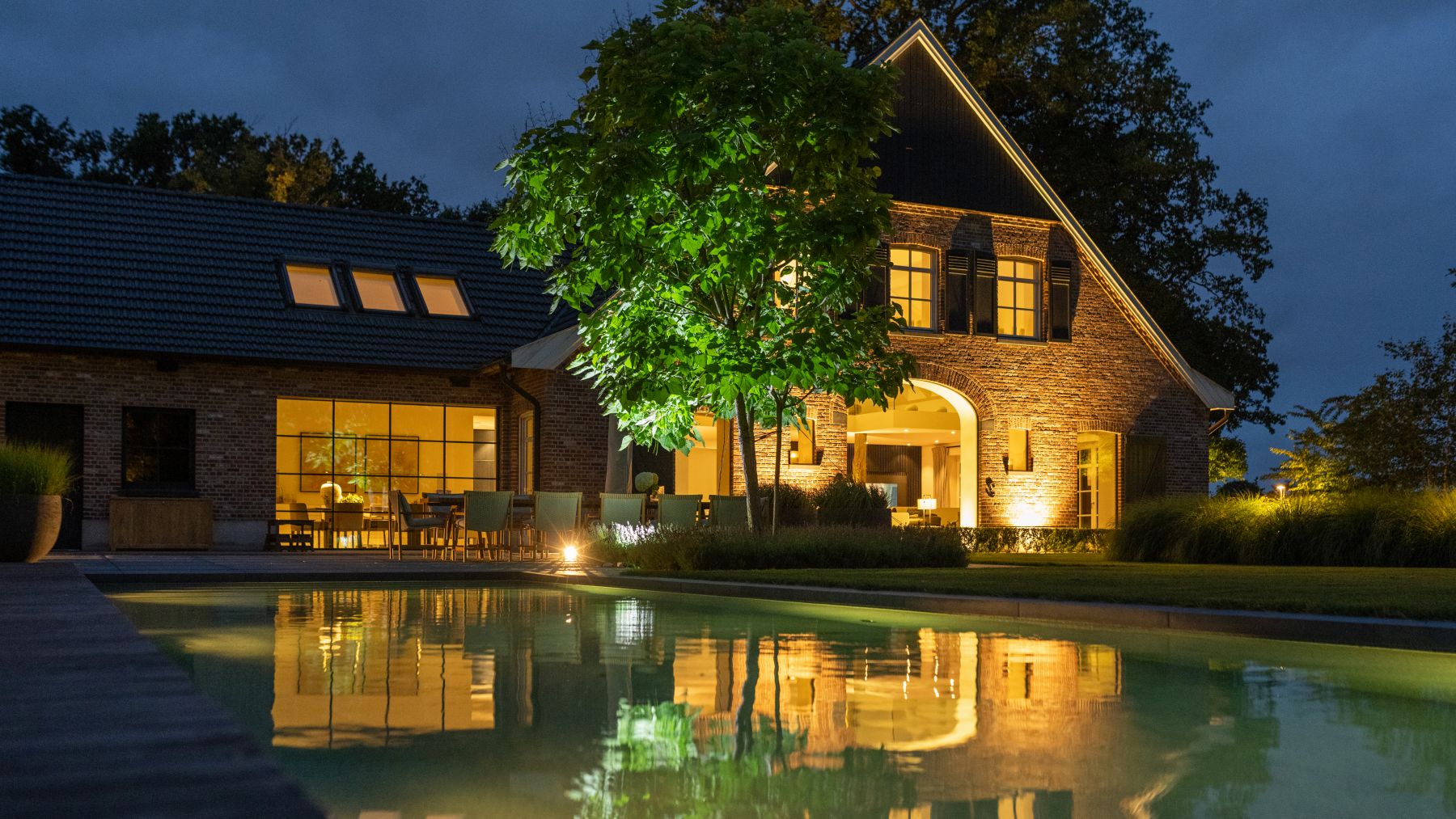 8.2 Luxuriöser Minimalismus mit Pool in der modernen Landhausidylle in Bocholt