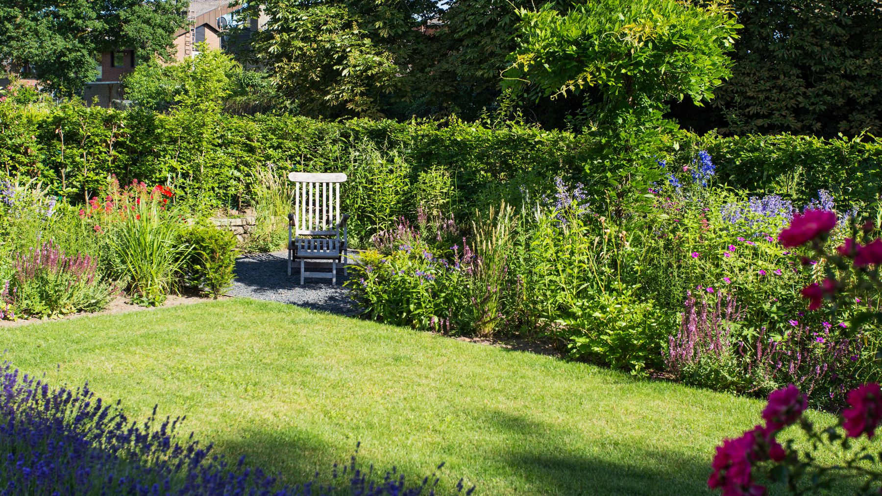 2.1 Ein Blumenmeer lädt zum Verweilen ein - Familiengarten in Bocholt