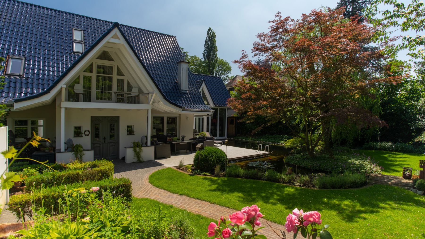 2.2 Alle Elemente in großer Geste vereint - weitläufiger Naturgarten in Bocholt