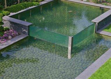 1.13 Technisches Meisterwerk - über Wasser untertauchen im Koi-Teich in Bocholt