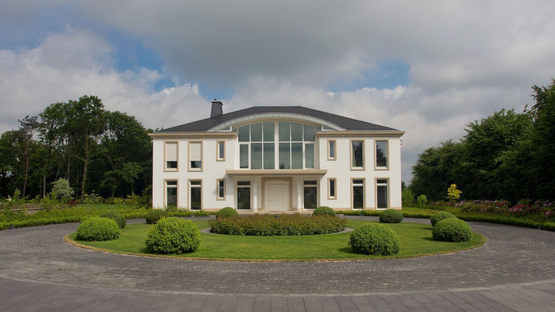 1.9 Klassisch eleganter Villengarten in Dortmund