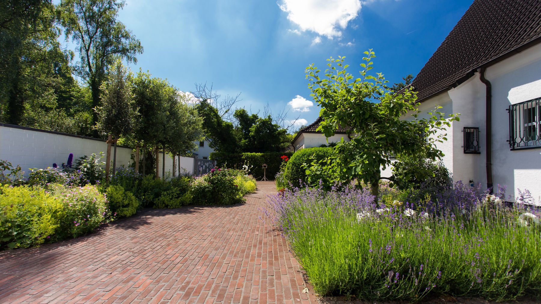 2.5 Überwältigende Blütenpracht und üppiges Grün - Naturoase in Ratingen