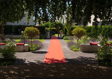 3.2 Romantischer, blumenreicher Hochzeitsgarten des Hotel Residenz in Bocholt