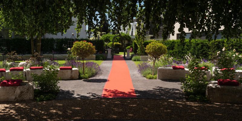 3.2 Romantischer, blumenreicher Hochzeitsgarten des Hotel Residenz in Bocholt