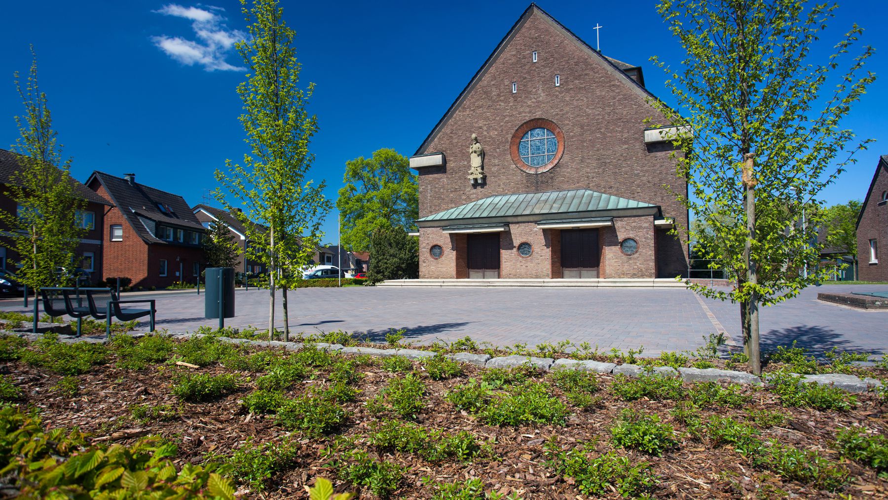 4.201 Pflasterungen und Bepflanzung rund um die St. Ludgeruskirche in Spork