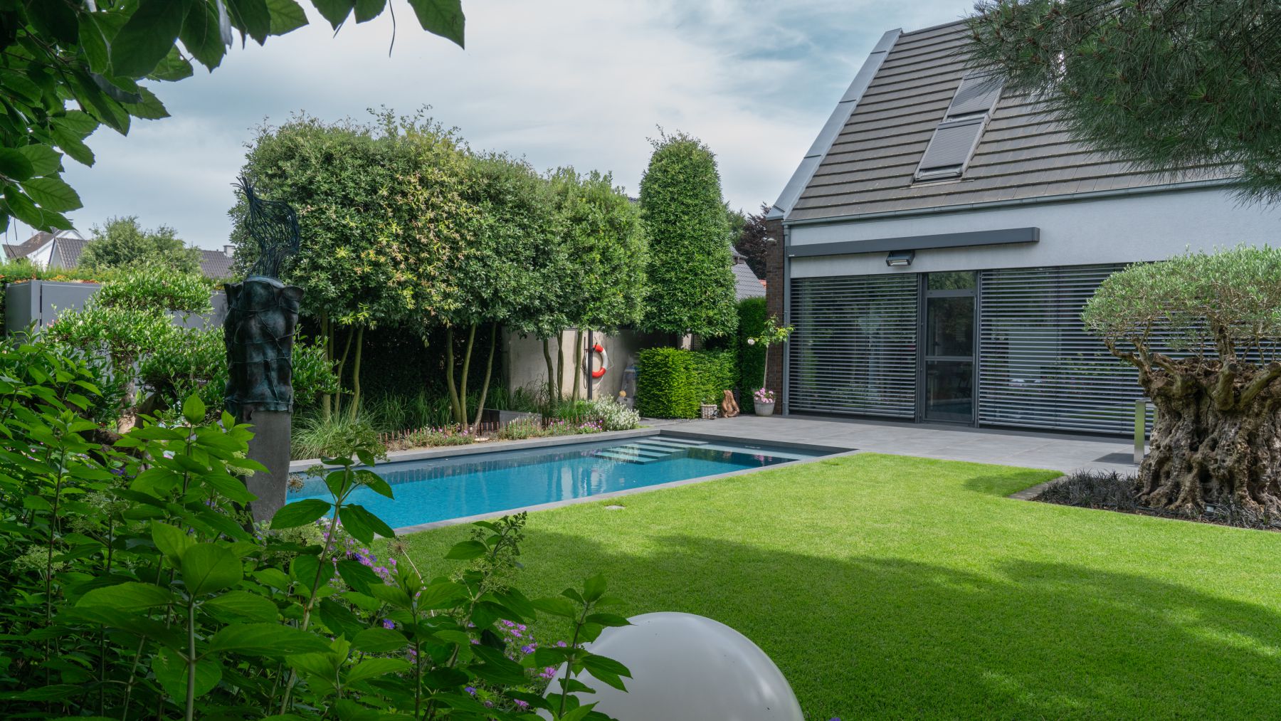 8.3 Harmonischer Garten mit Pool und Sauna für erholsame Momente in Borken