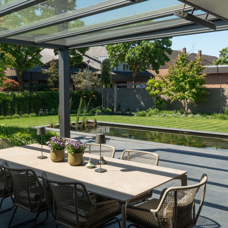 9.1 Zeitgemäßes Wohnen – moderner Garten mit Teich und lebendiger Atmosphäre in Bocholt