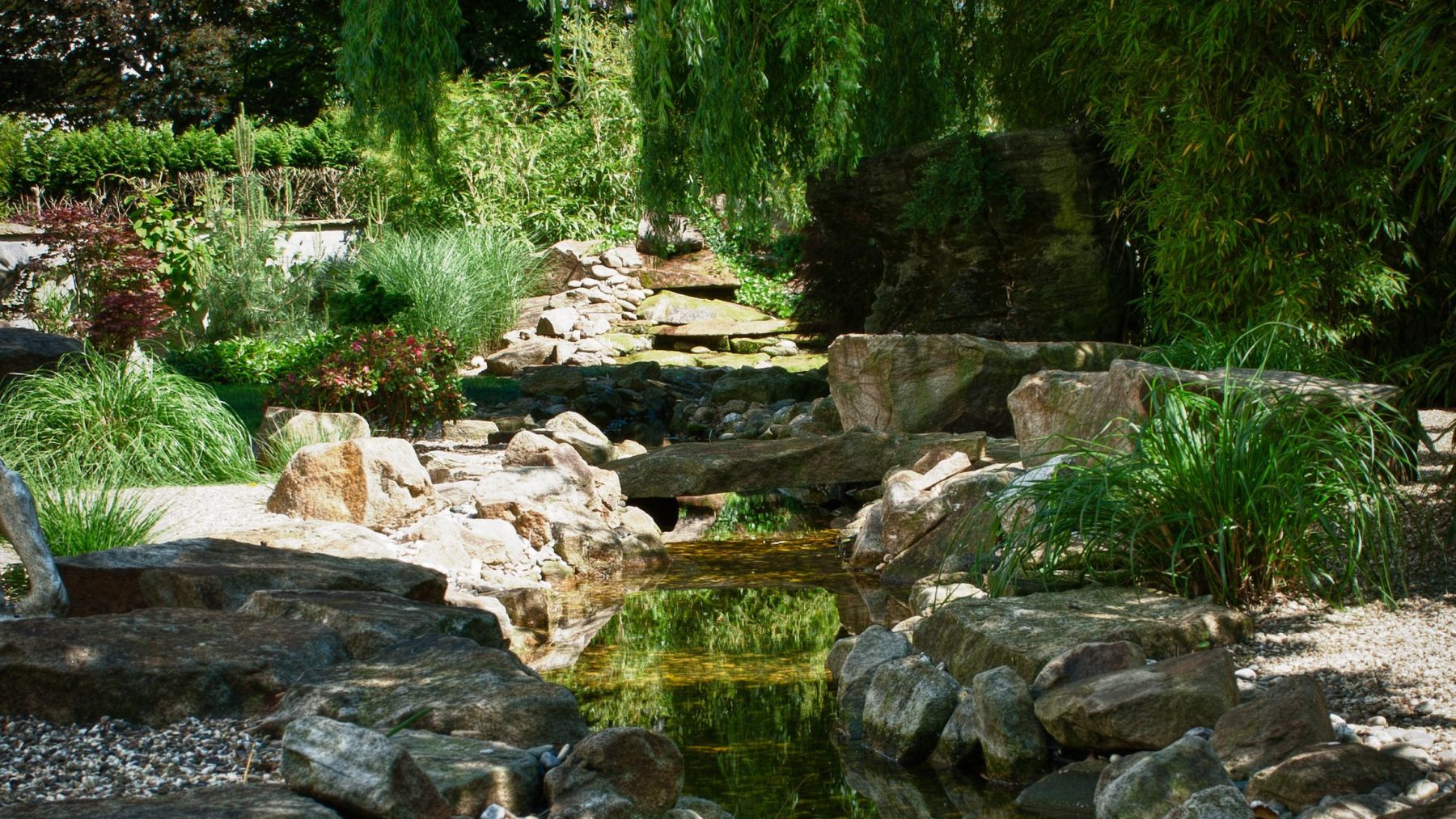2.9 Ausstrahlung der Elemente - Naturgarten mit Glanzrolle für Stein und Wasser