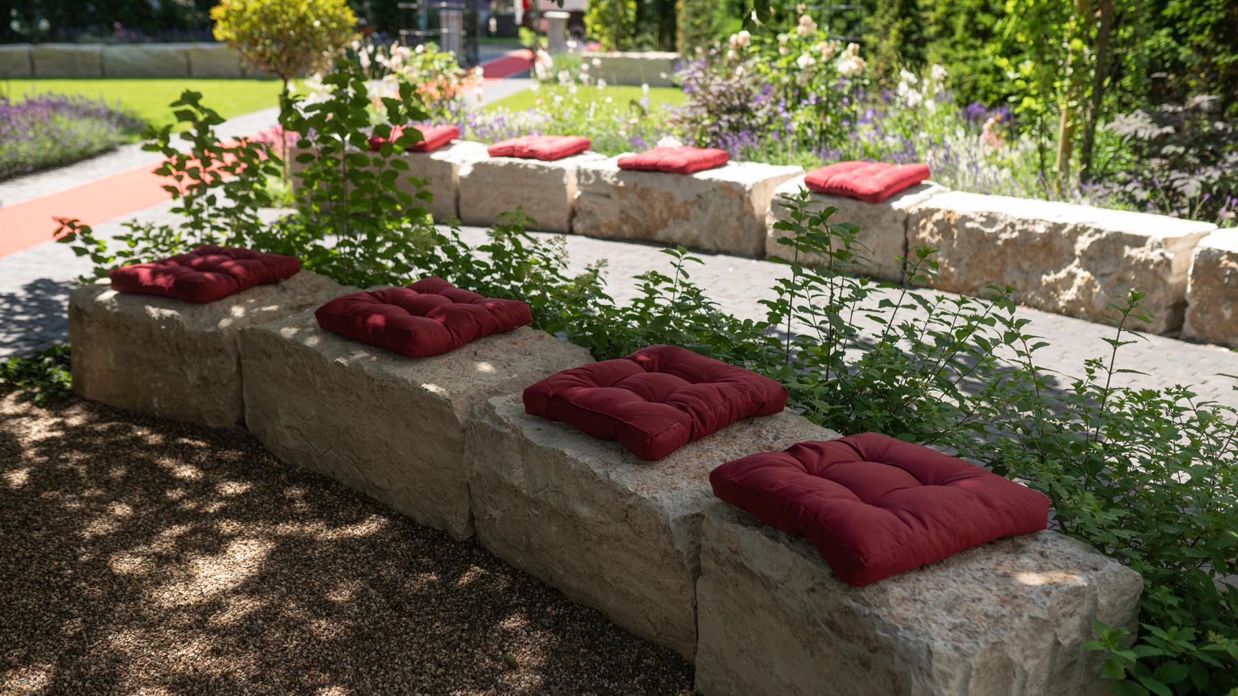 3.2 Romantischer, blumenreicher Hochzeitsgarten des Hotel Residenz in Bocholt