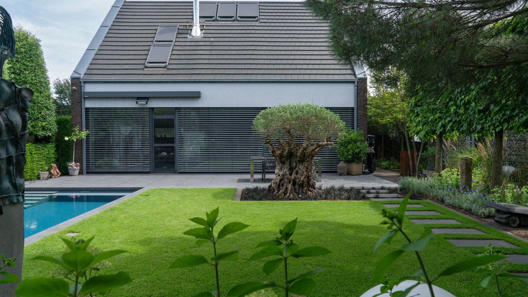 8.3 Harmonischer Garten mit Pool und Sauna für erholsame Momente in Borken