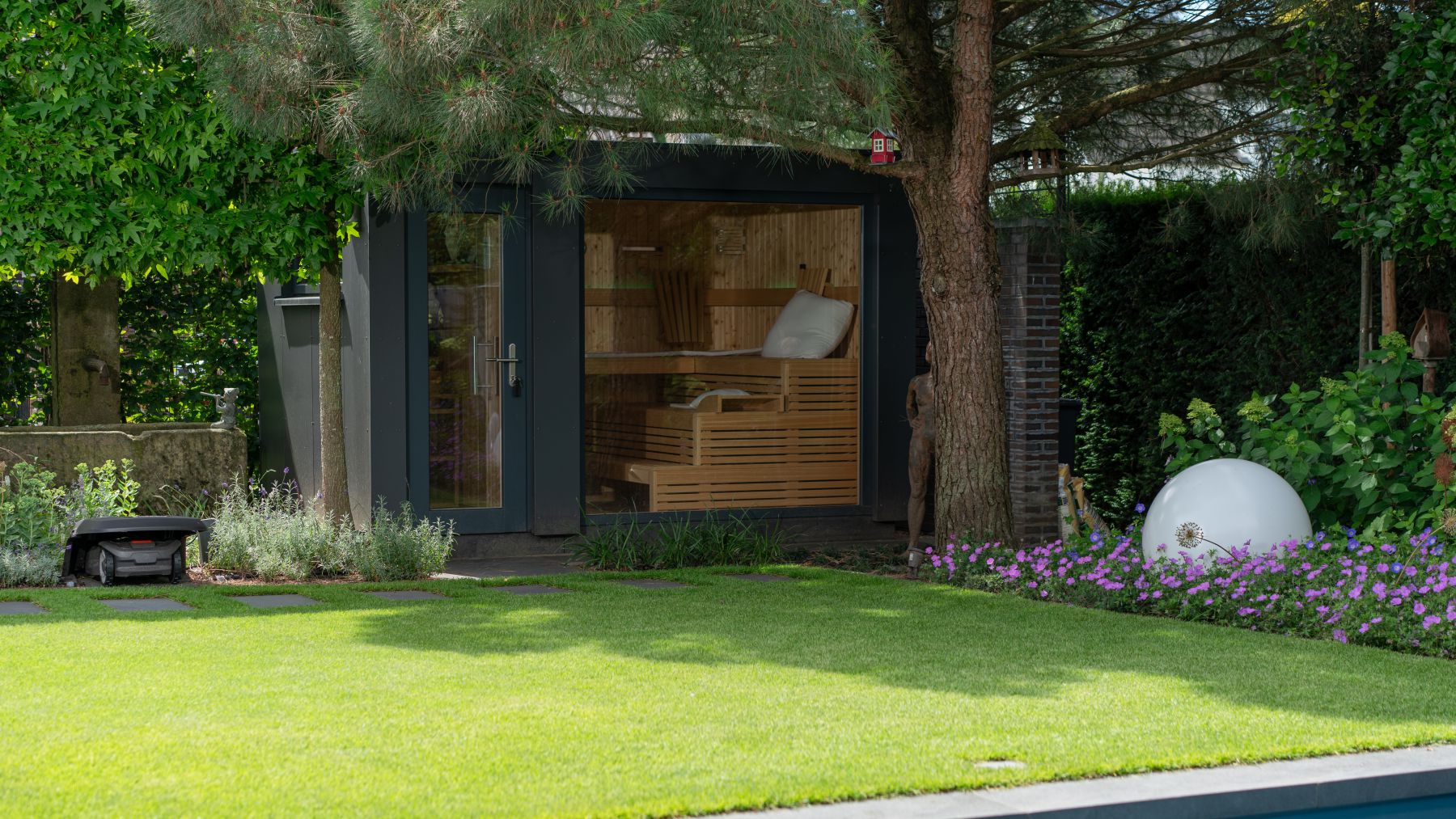 8.3 Harmonischer Garten mit Pool und Sauna für erholsame Momente in Borken