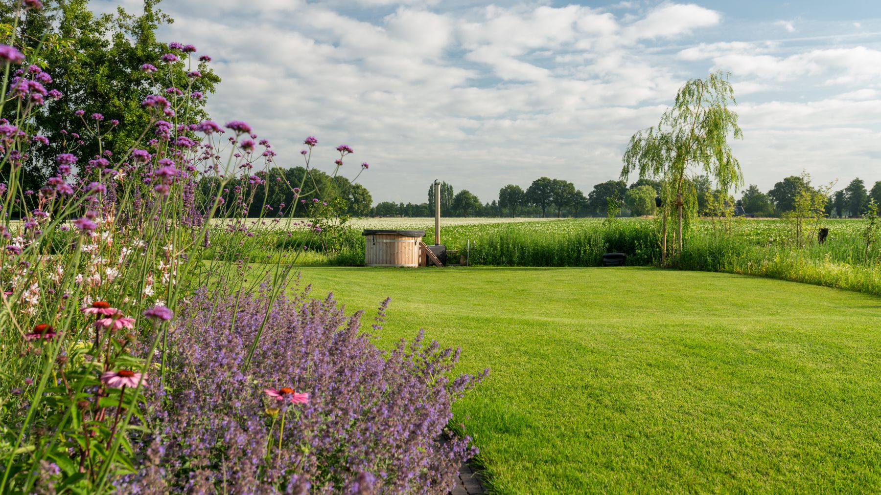 6.4 Garten mit Schwimmteich und modernem Outdoor-Lebensstil in Dinxperlo (NL)