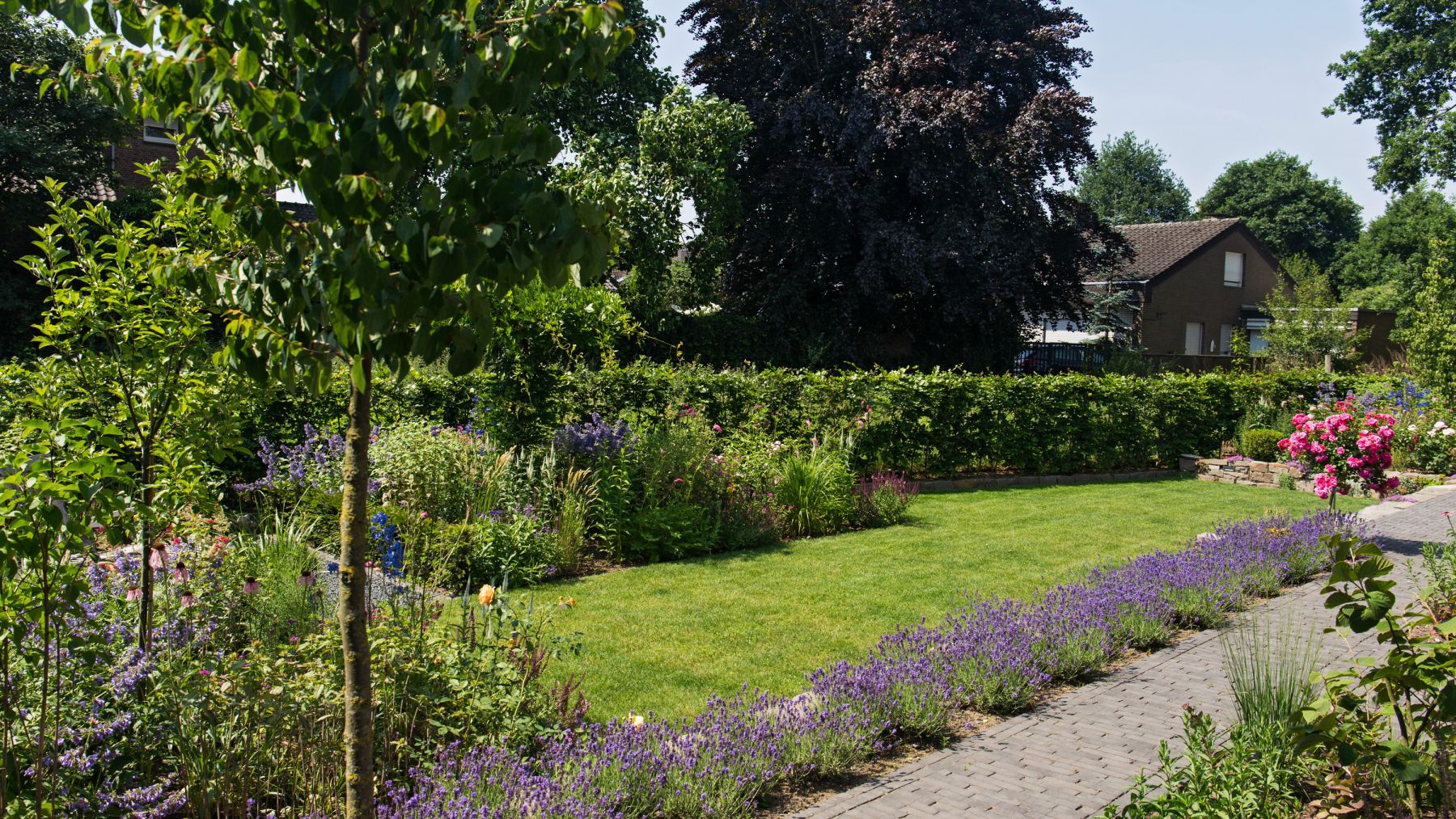 2.1 Ein Blumenmeer lädt zum Verweilen ein - Familiengarten in Bocholt