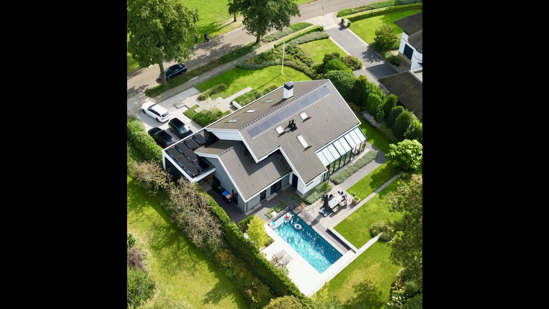 8.1 Chemiefreier Biotop Naturpool Garten mit modernen Linien in Lochem (NL)