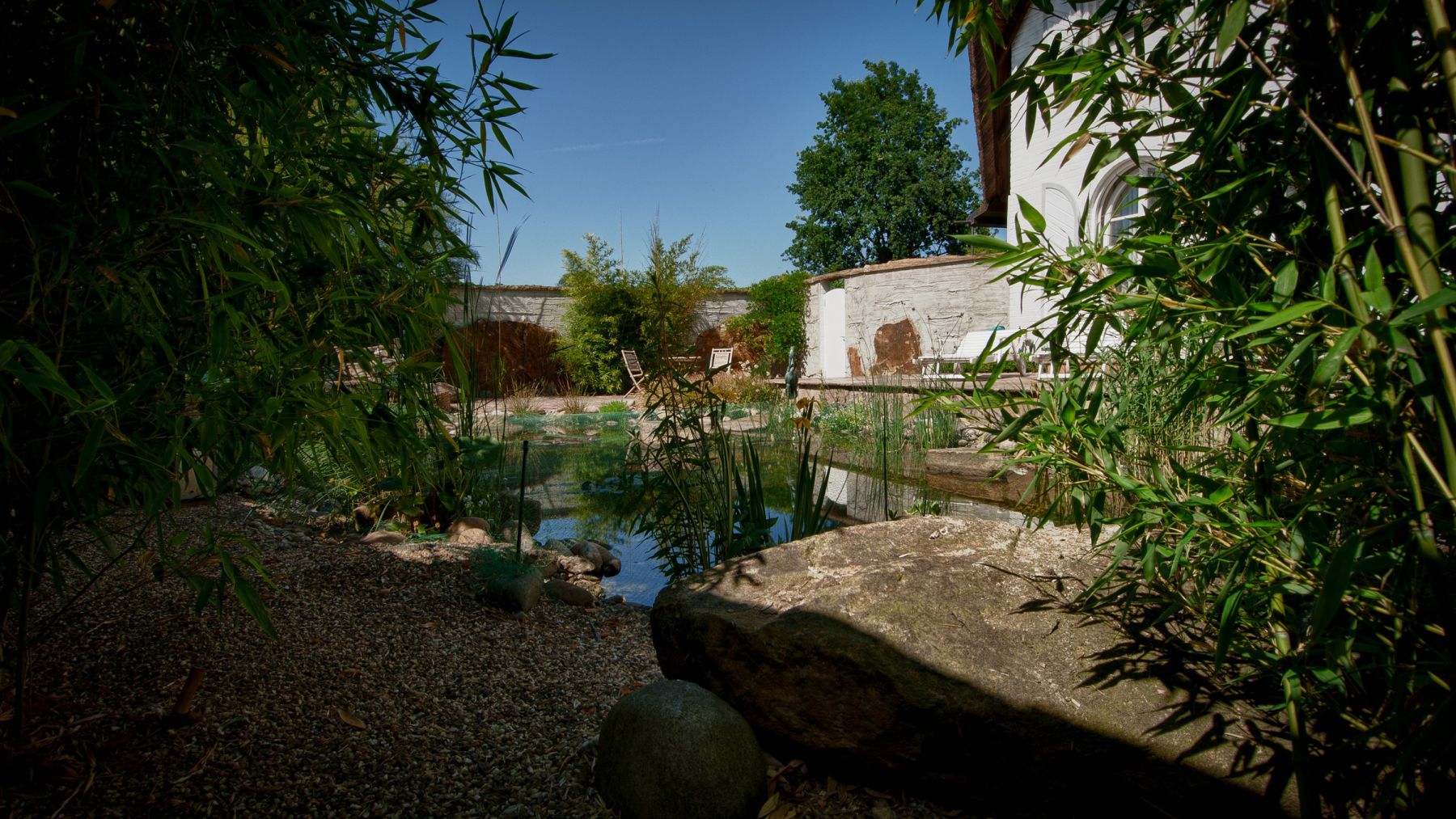 2.9 Ausstrahlung der Elemente - Naturgarten mit Glanzrolle für Stein und Wasser