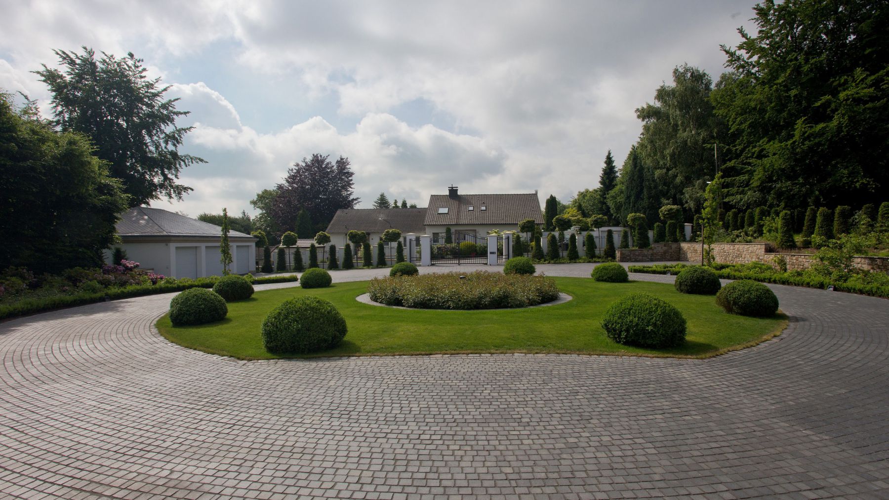 1.9 Klassisch eleganter Villengarten in Dortmund