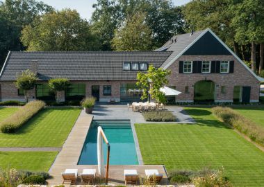 8.2 Luxuriöser Minimalismus mit Pool in der modernen Landhausidylle in Bocholt