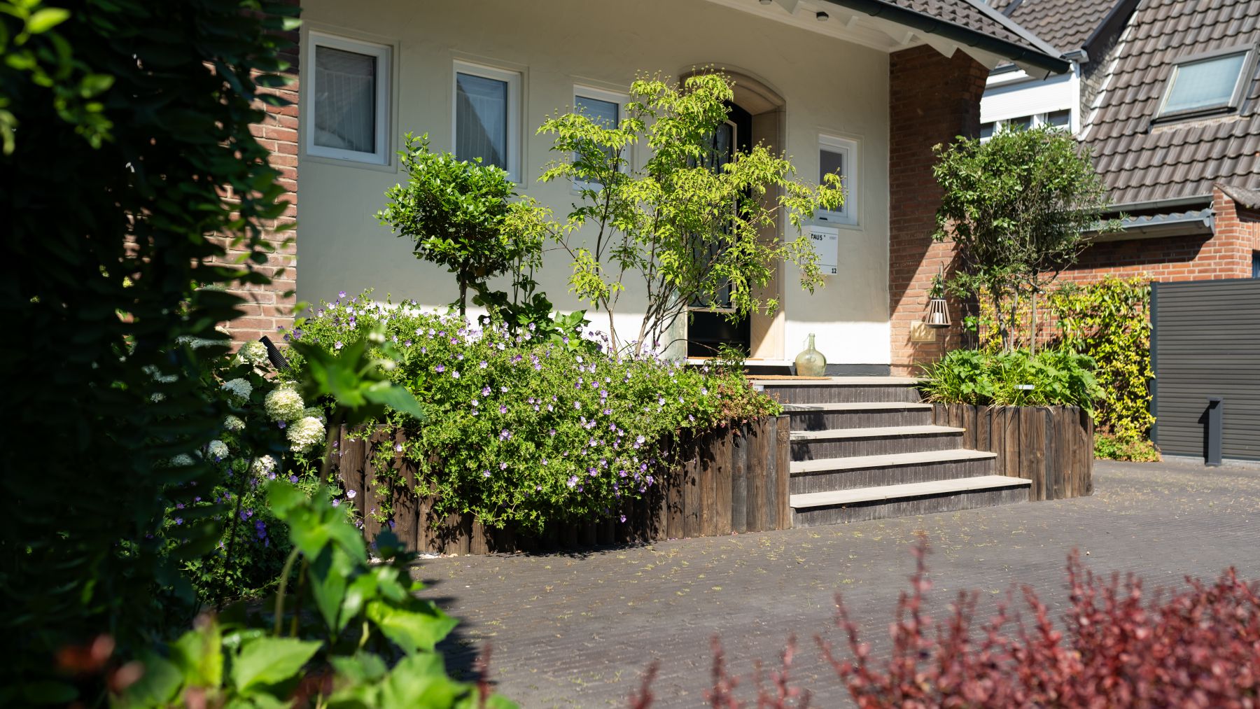 9.4 Garten voller Leben - üppige Bepflanzung trifft auf stilvolle Gestaltung in Bocholt