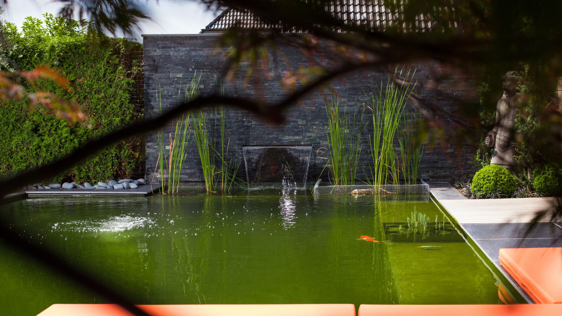 1.16 Wasser im Mittelpunkt - Garten mit Naturschwimmteich in Merhoog