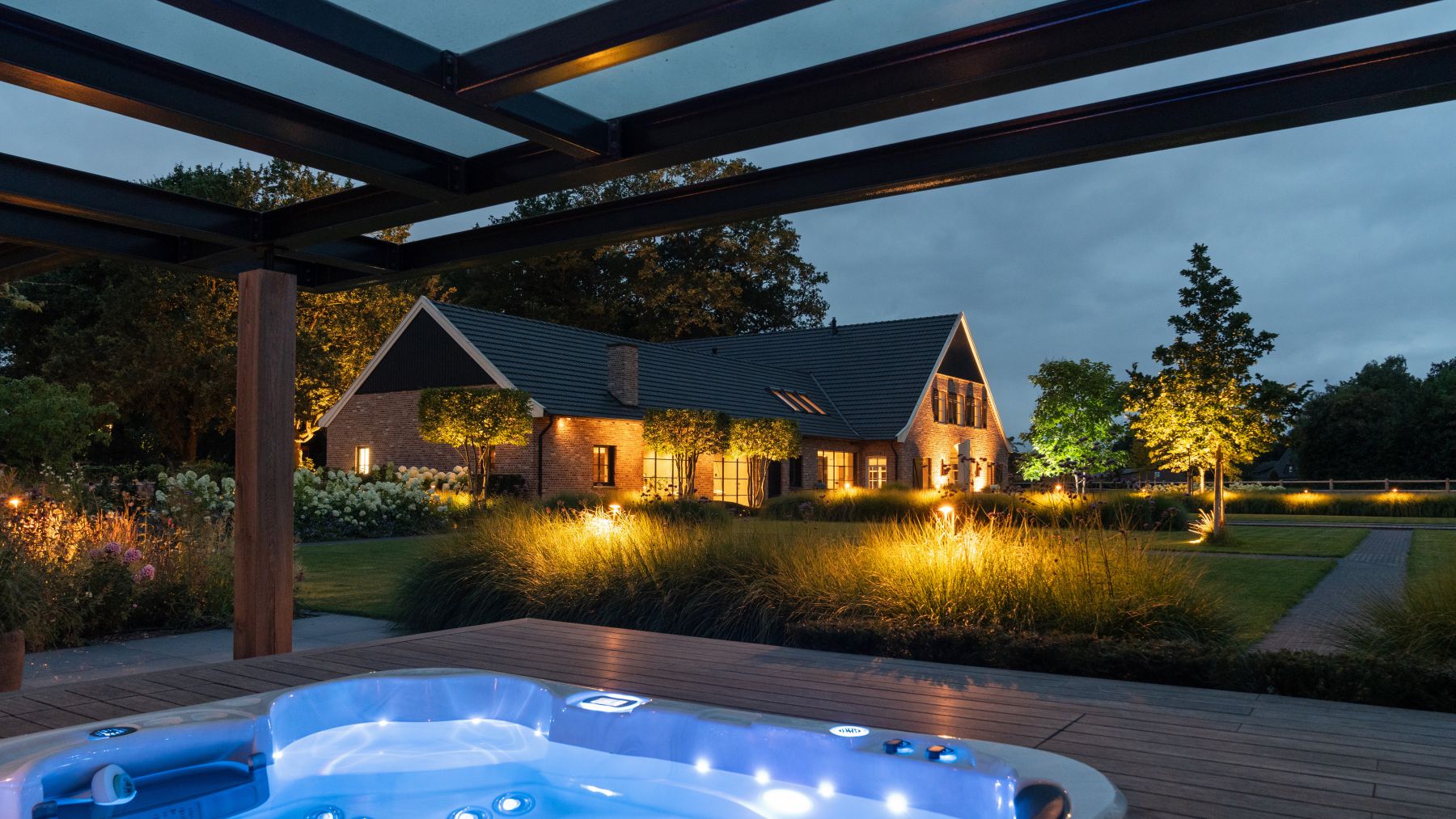 8.2 Luxuriöser Minimalismus mit Pool in der modernen Landhausidylle in Bocholt