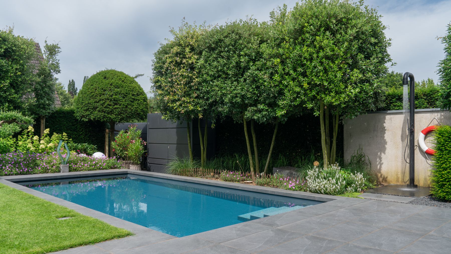 8.3 Harmonischer Garten mit Pool und Sauna für erholsame Momente in Borken