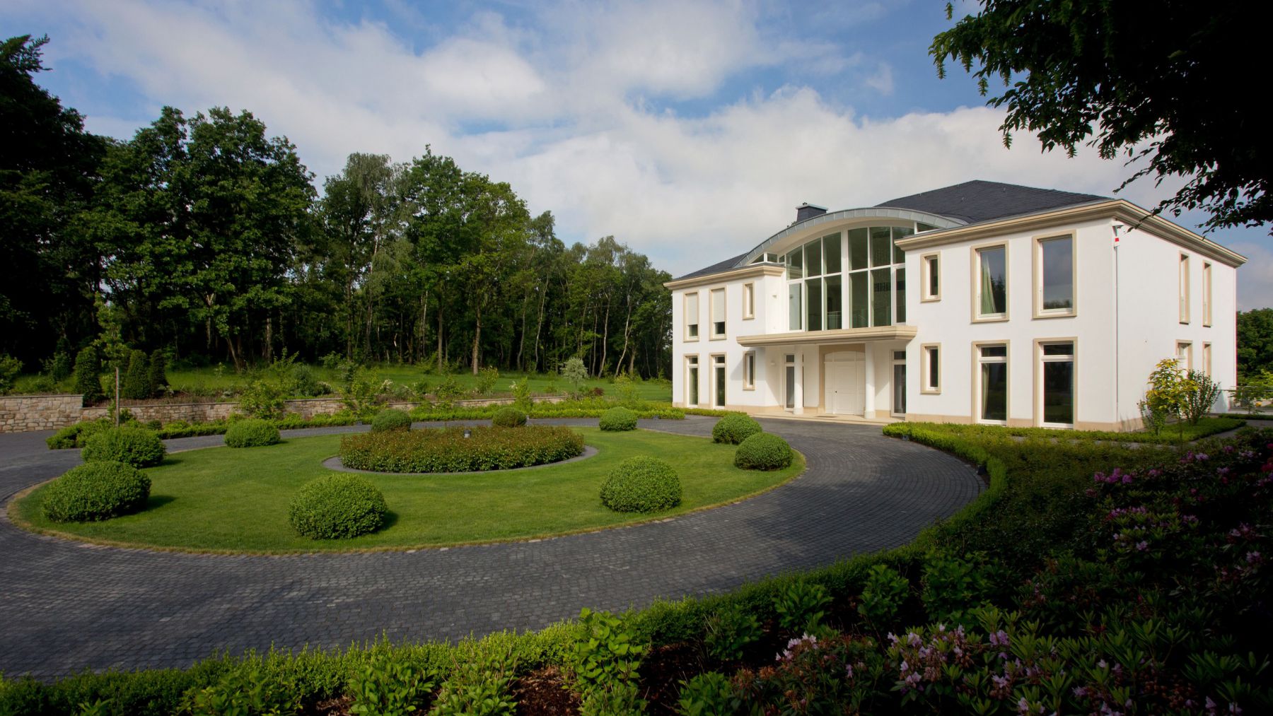 1.9 Klassisch eleganter Villengarten in Dortmund
